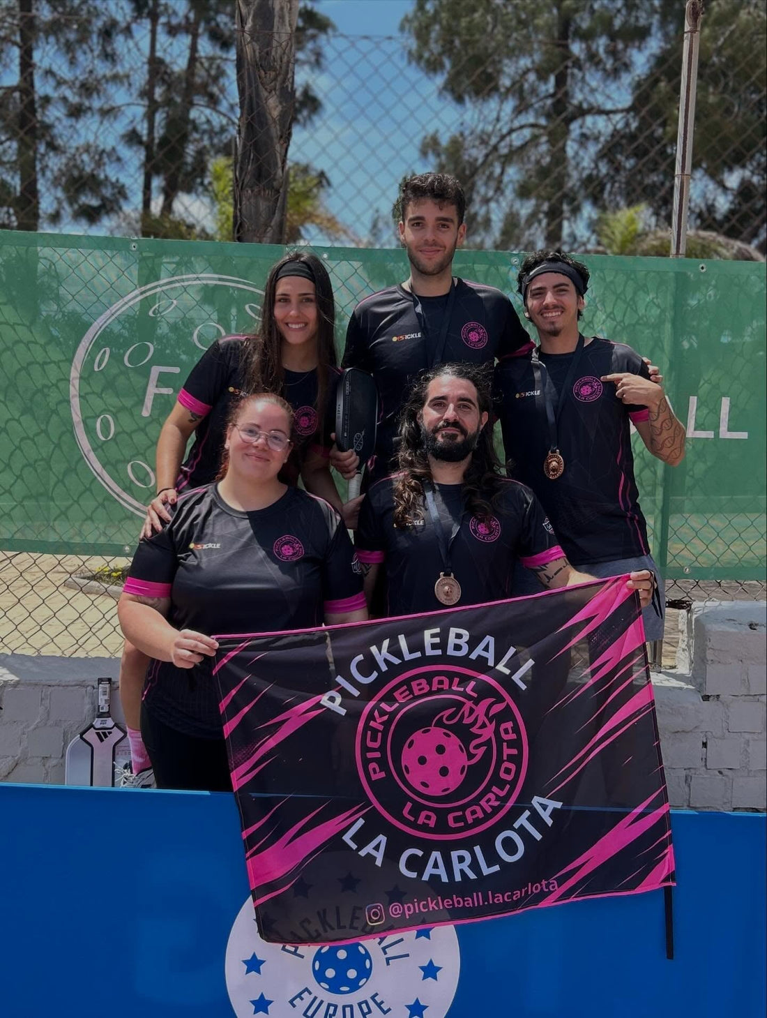 Eleva el nivel de tu club: Por qué tu equipo de pickleball necesita una equipación oficial.
